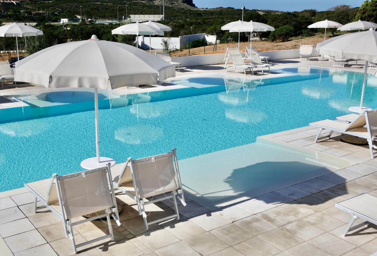 Resort Con Piscina A Soli 250 Mt Dalla Spiaggia La Pelosa 斯廷蒂诺 外观 照片